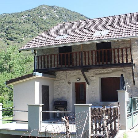 Maison De Charme Calme Entouree De Montagne Ussat Exteriör bild