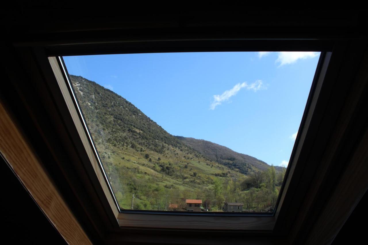 Maison De Charme Calme Entouree De Montagne Ussat Exteriör bild