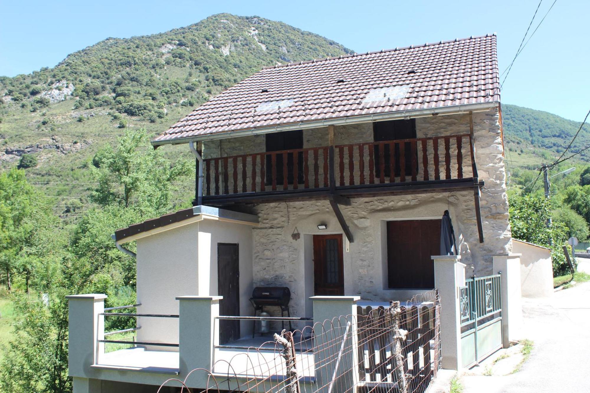 Maison De Charme Calme Entouree De Montagne Ussat Exteriör bild